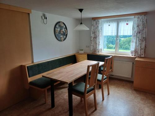 a dining room with a wooden table and chairs at Ferienwohnung Löwenblick in Thüringerberg