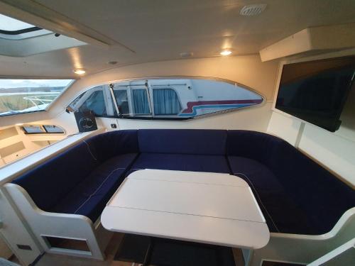 Magnifique bateau au coeur du Nivernais à l'étang de BAYE