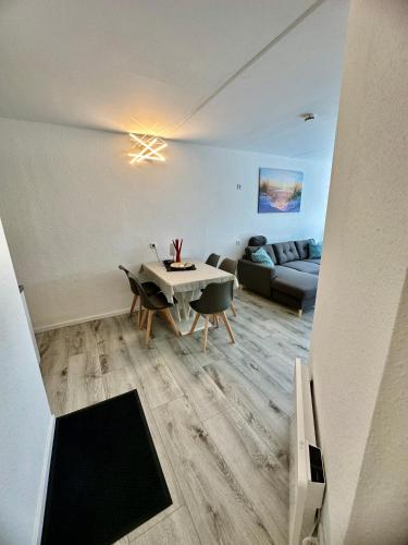 a living room with a table and a couch at Ferienwohnung Alfred mit Sauna Marina Wendtorf, bei Laboe in Wendtorf