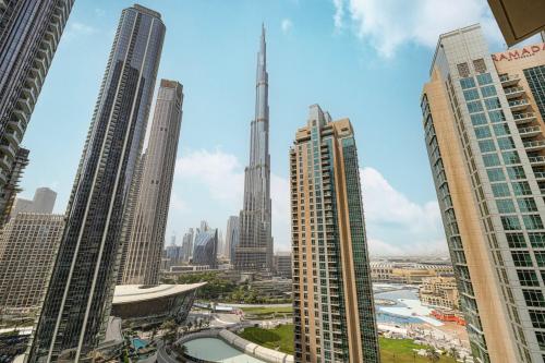 Act 1 Act 2 Towers, Luxury 4BR, Full Burj Khalifa View Balcony, Pool, Gym
