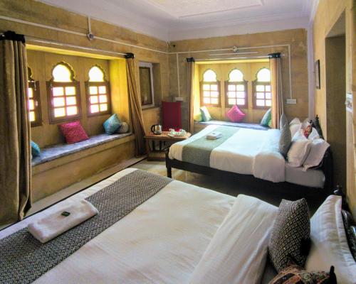 Postel nebo postele na pokoji v ubytování Little Jaisal - Boutique Hotel