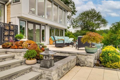 Gallery image of Columbia Lakefront Escape Serenity Room and Patio in Columbia
