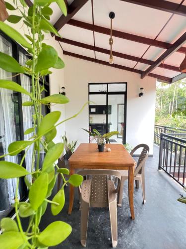 Μπαλκόνι ή βεράντα στο Monstera Haven Hiriketiya