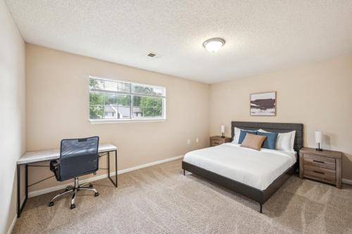 Ένα ή περισσότερα κρεβάτια σε δωμάτιο στο Kenridge Apartments 730 I Spacious 2 Bed 1 Bath