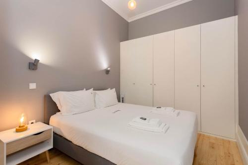 Liiiving in Porto - Silver Light Apartment
