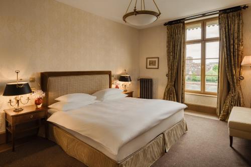 a bedroom with a large bed and a window at Grand Hotel LES TROIS ROIS in Basel