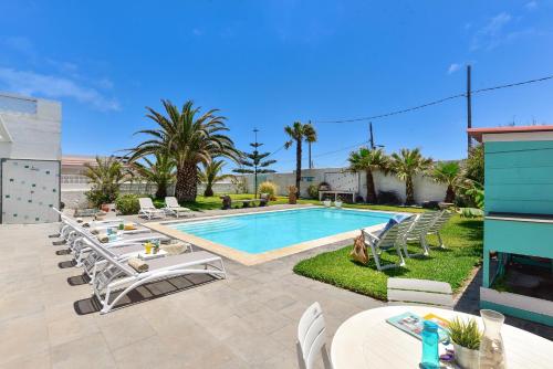 a swimming pool with chaise lounge chairs and a pool at Chalet La Estrella 30 by VillaGranCanaria in La Estrella
