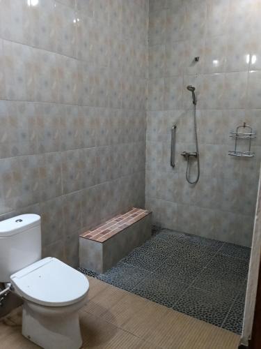 Ένα μπάνιο στο ari sari villa