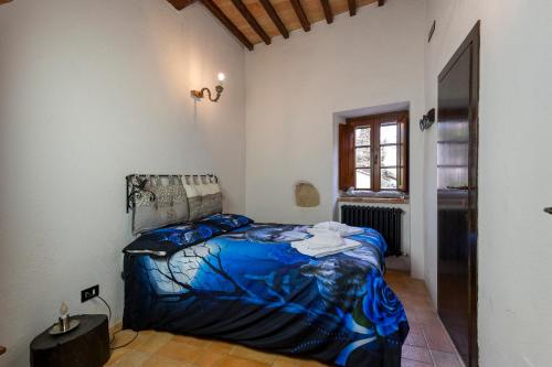 a bedroom with a bed in the corner of a room at Il Borgo Del Lupo Relax Family Apartments in Tuscany with Restaurant & Swimming Pool in Sarteano