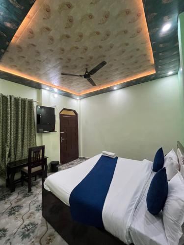 a bedroom with a large bed with a ceiling at The Aryakulam Heaven Near Ayodhya Dham in Ayodhya