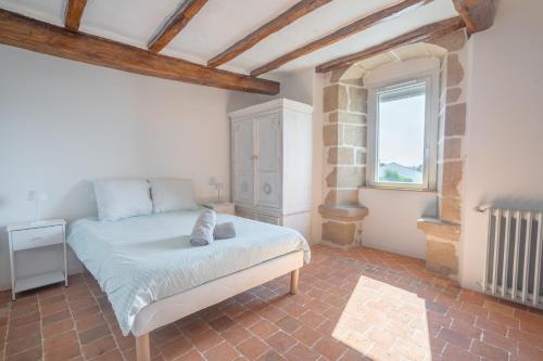 Χώρος καθιστικού στο LE RELAIS DU ROY - Maison proche Cholet et Puy dufou