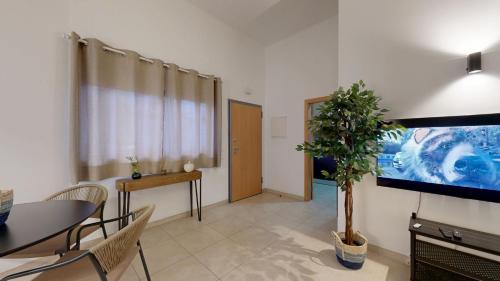 Apartamento T0 MFA, 400m Praia dos Pescadores
