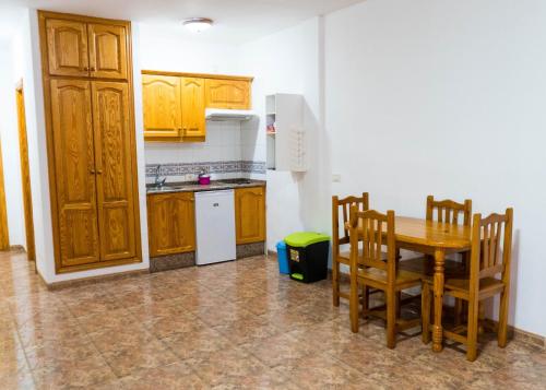 Kuchyň nebo kuchyňský kout v ubytování Apartamentos Alcalá - Tenerife