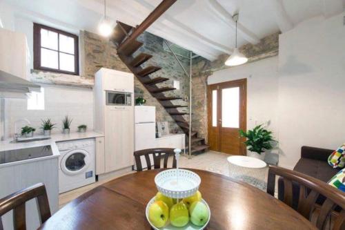 The Yellow House by MyRentalHost