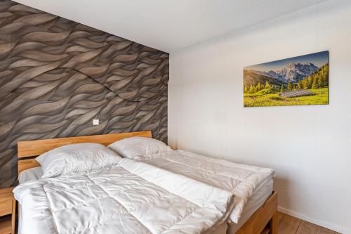 a bedroom with a bed and a painting on the wall at Perle am Pön in Medebach