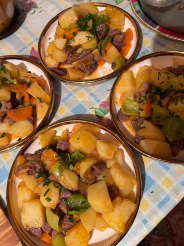 Makanan di atau berdekatan perkhemahan ini