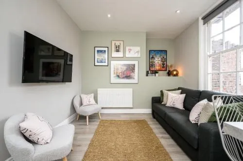 Two Apartments in One , City Centre, Sleeps 11! photo 1