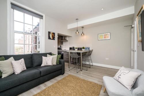 Two Apartments in One , City Centre, Sleeps 11! photo 6