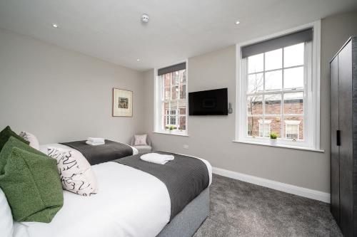 Two Apartments in One , City Centre, Sleeps 11! photo 9
