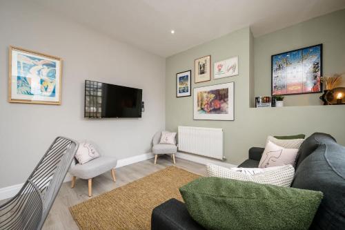 Two Apartments in One , City Centre, Sleeps 11! photo 13