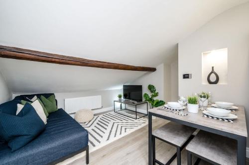 Two Apartments in One , City Centre, Sleeps 11! photo 18