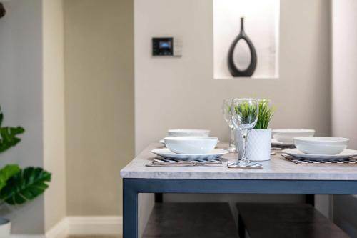 Two Apartments in One , City Centre, Sleeps 11! photo 20