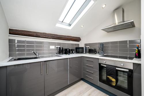 Two Apartments in One , City Centre, Sleeps 11! photo 19