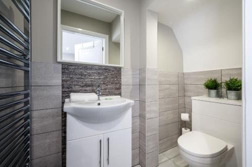 Two Apartments in One , City Centre, Sleeps 11! photo 25
