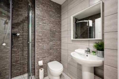 Two Apartments in One , City Centre, Sleeps 11! photo 30