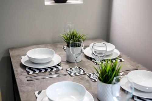 Two Apartments in One , City Centre, Sleeps 11! photo 33