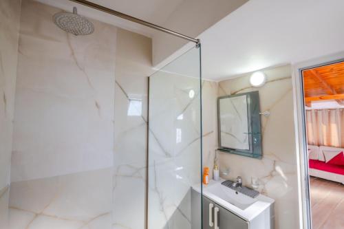 Koupelna v ubytování Ramaj Apartment Ksamil