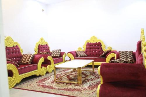 a room with red and gold chairs and a table at Luxury Palace 
