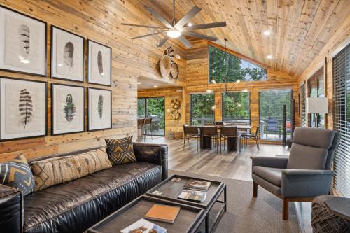a living room with a couch and a table at Experience luxury at Smoky Mountain Hideaway, just 5 miles from downtown Gatlinburg in Gatlinburg
