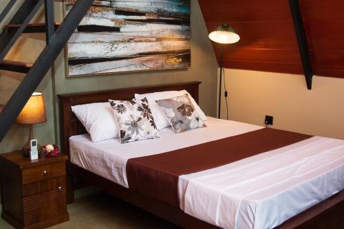 Ένα ή περισσότερα κρεβάτια σε δωμάτιο στο Swarna Nature Villa