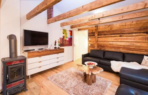 Gemütliches Chalet, 2 Min vom Kirchplatz by ZermattStays photo 2