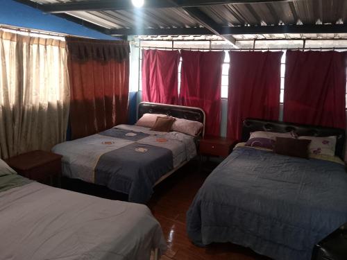 Ένα ή περισσότερα κρεβάτια σε δωμάτιο στο Hotel Don Rene