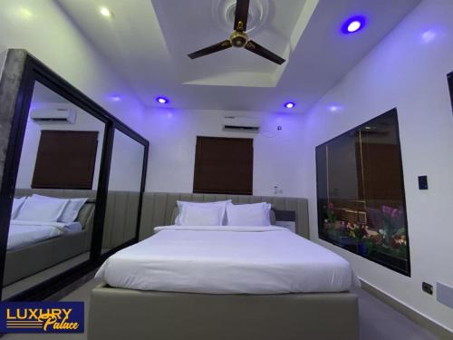 a bedroom with two beds and a ceiling fan at Luxury Palace 