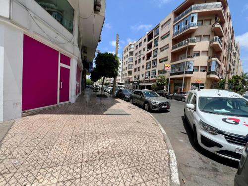 El barrio en el que está el departamento o un barrio cercano