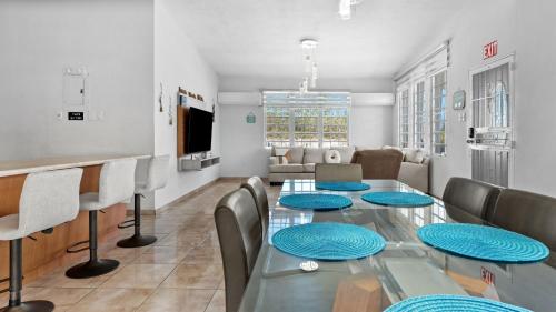 a dining room with a table with blue plates on it at Near El Combate Beach Free Parking Bbq in Cabo Rojo