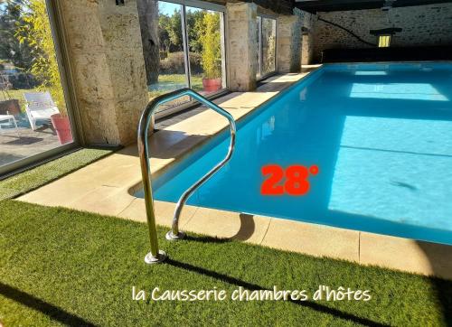 La Causserie, Chambre d'Hôtes avec piscine interieure, pour vous seuls !