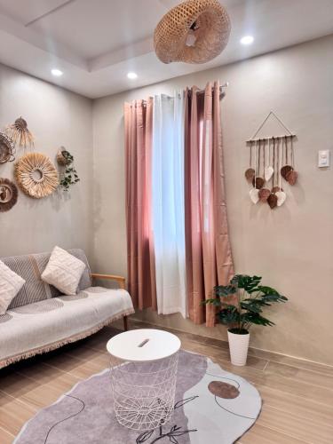 Ruang duduk di Idyllic Abode