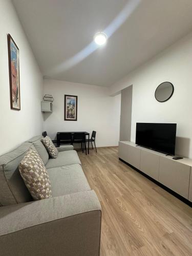 Finikoudes Central Apartment