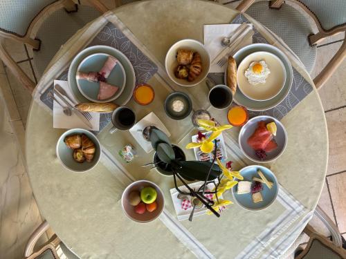 Makanan di atau berdekatan hotel