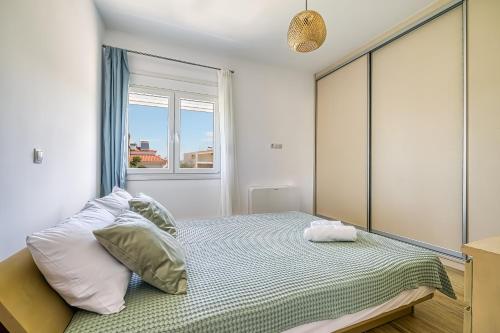 a bedroom with a bed and a window at Faytale Apartment Nafplio in Ária