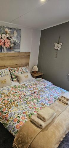 Ένα ή περισσότερα κρεβάτια σε δωμάτιο στο Serenity Nook in Southview Holiday Park