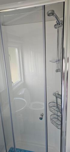 Ένα μπάνιο στο Serenity Nook in Southview Holiday Park