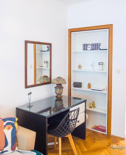 a desk with a mirror and a chair in a room at Apartment La Vie in Mostar