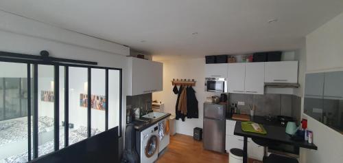 Quiet love nest in Paris