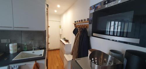 Quiet love nest in Paris