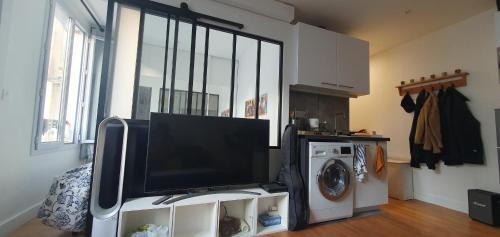 Quiet love nest in Paris